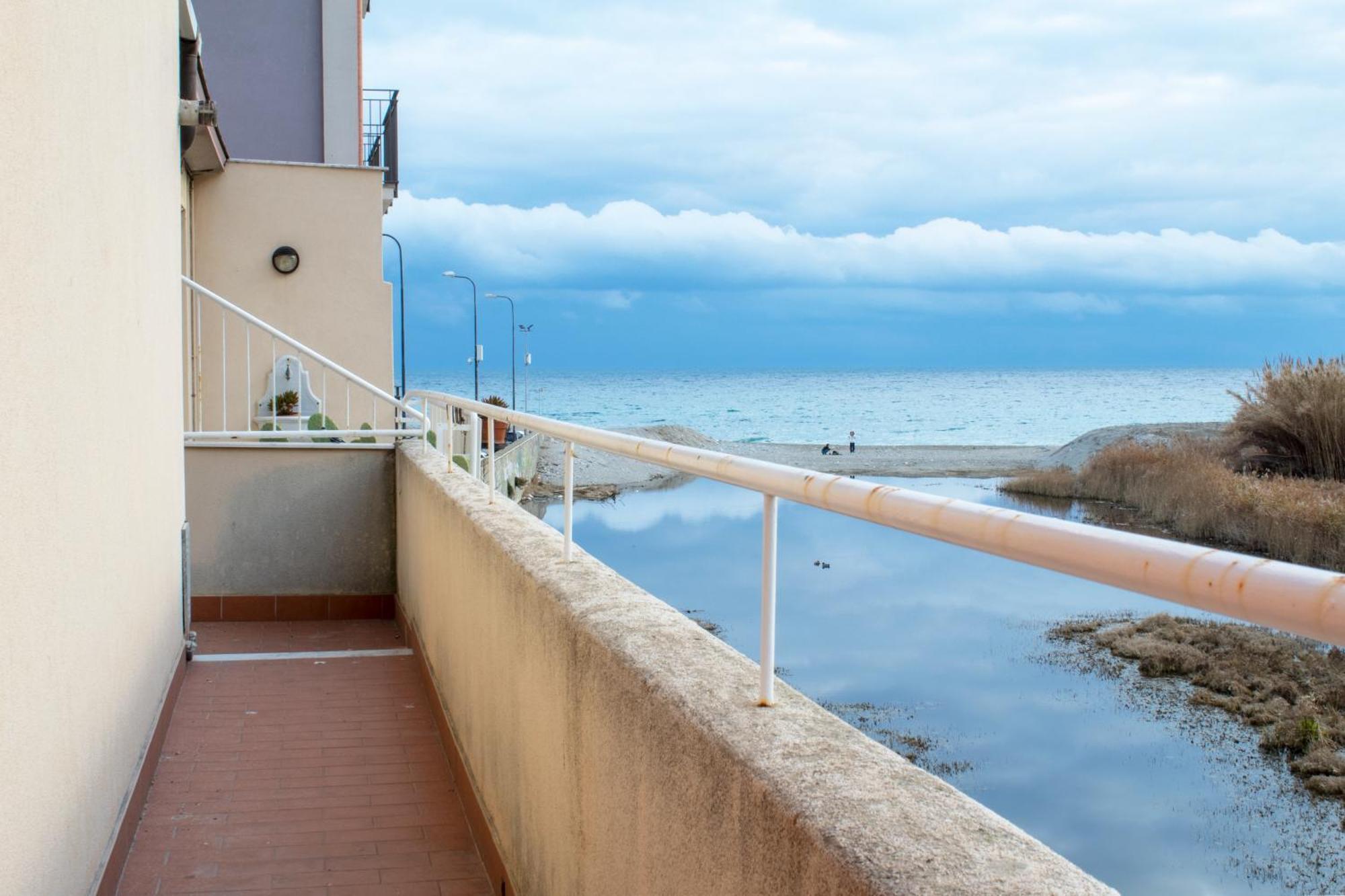 100 Metri Dal Mare Relax A Due Passi Dal Centro Apartment Finale Ligure Bagian luar foto